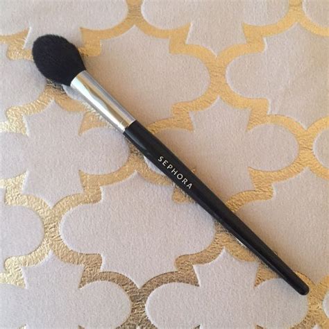 sephora contour brush.